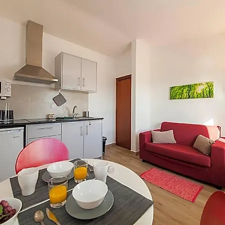 A38 - Rising Sun Top-floor Flat 2*