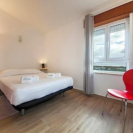 A38 - Rising Sun Top-floor Flat Hotel 2*