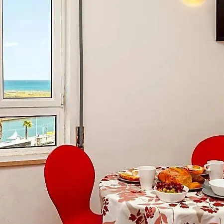 A38 - Rising Sun Top-floor Flat 2* Lagos