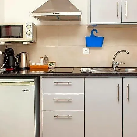 A38 - Rising Sun Top-floor Flat Hotel 2*