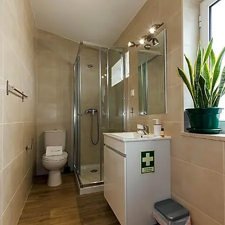 Hotel A38 - Rising Sun Top-floor Flat