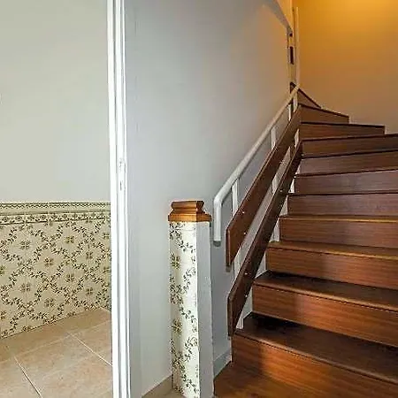 Hotel A38 - Rising Sun Top-floor Flat 2*