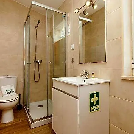 A38 - Rising Sun Top-floor Flat Hotel 2*